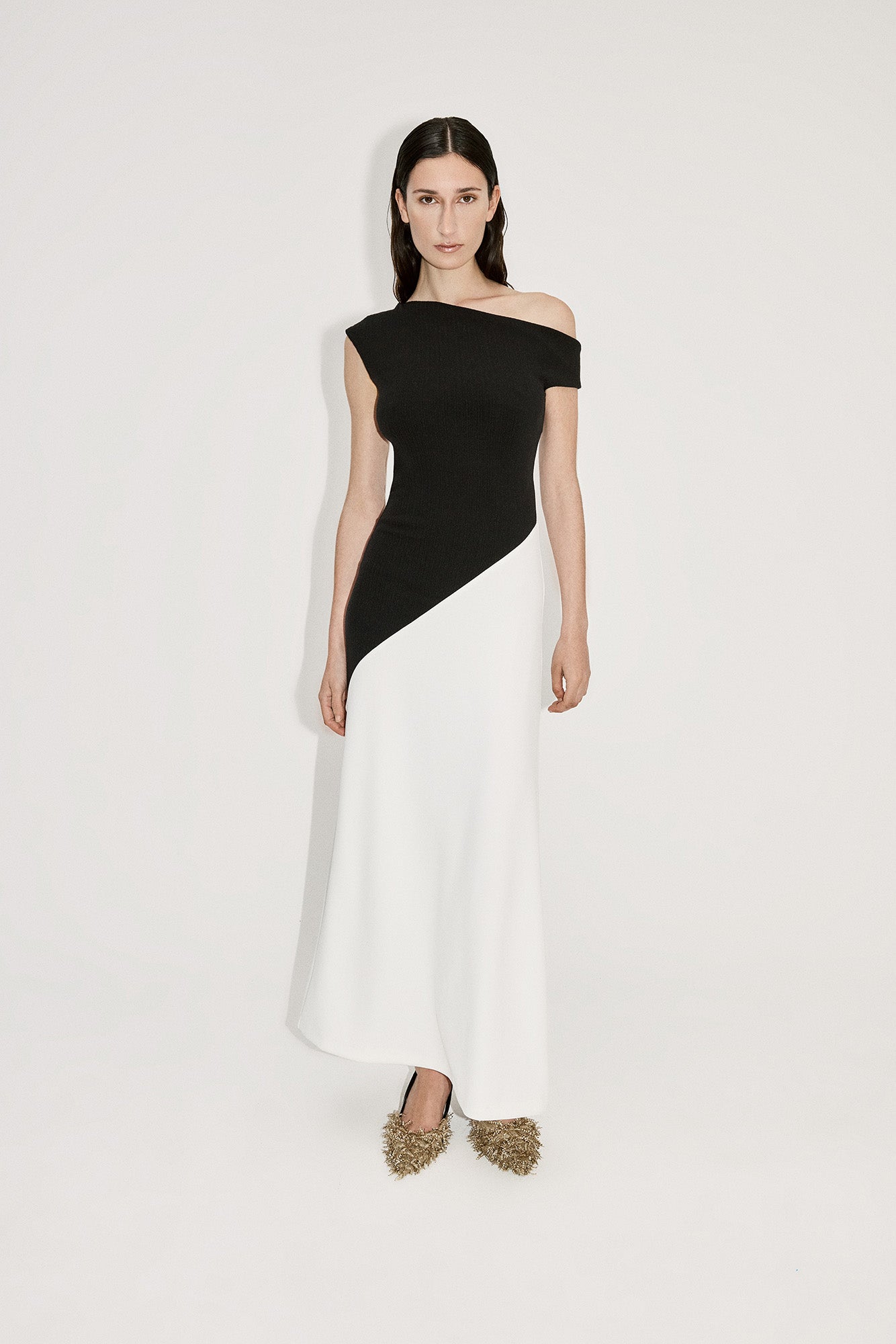 ONE OPEN SHOULDER ASYMMETRIC LINE DRESS